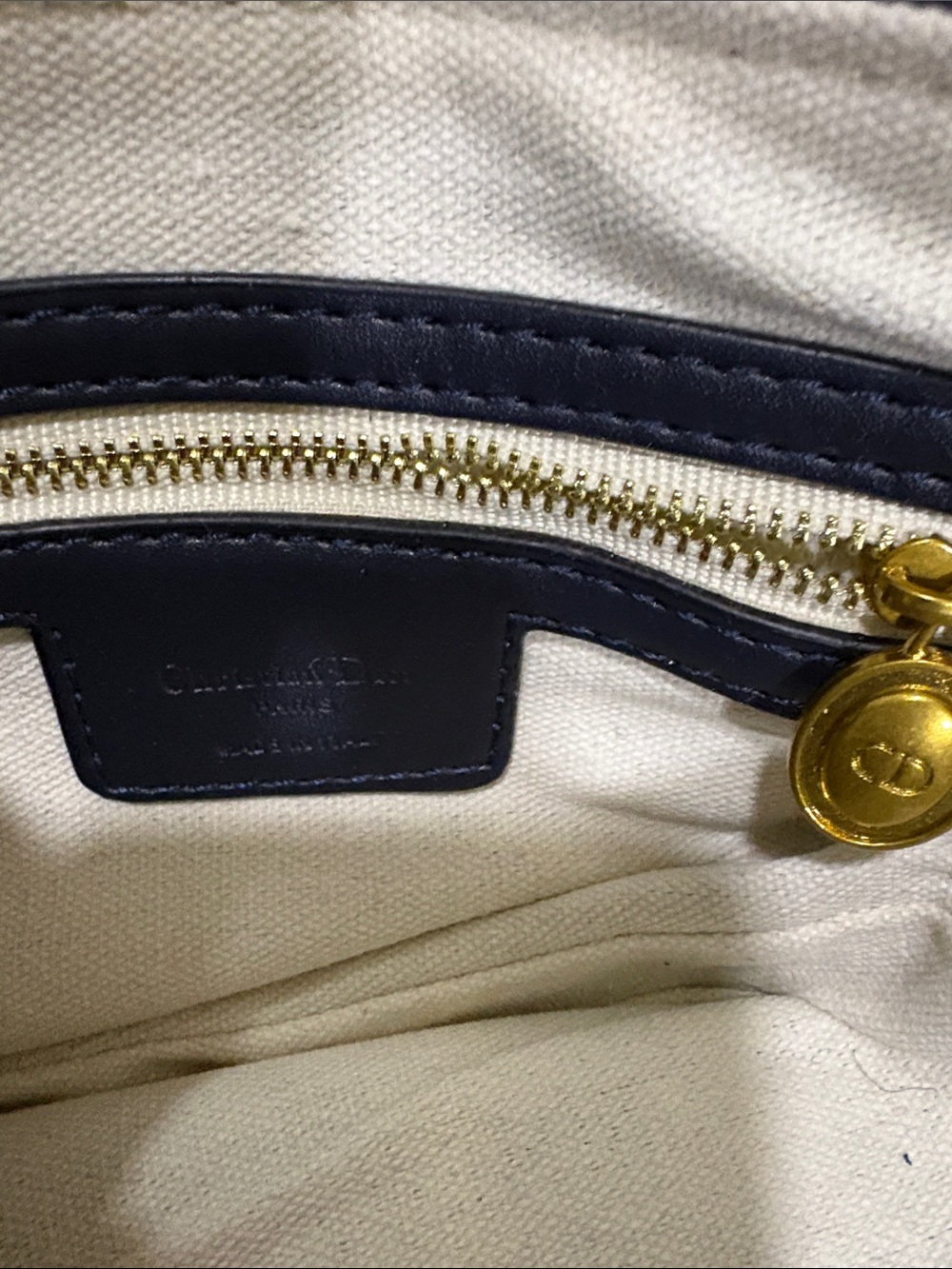 BRAND NEW! CDNavy and White Toile Saddle Bag with Gold 'D' Charm - Picture 4 of 6